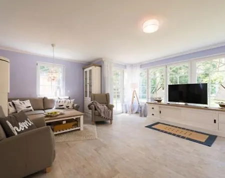 Am Luetten Bagen Haus Attila Feriehus Born